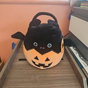 NWT Squishmallows Halloween Plush Treat Pail Bucket Emily Bat Pumpkin Jazwares